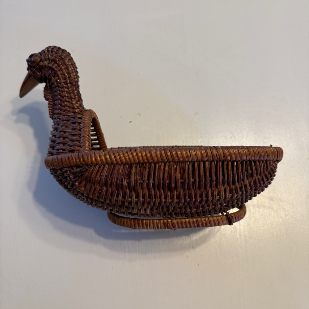 Vintage Brown Wicker/Rattan Duck/Chicken Basket - Picture 3 of 5